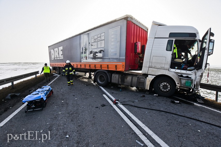 Groźny wypadek w Nowym Dworze Elbląskim. Droga nr 22 zablokowana! zdjęcie nr 236185