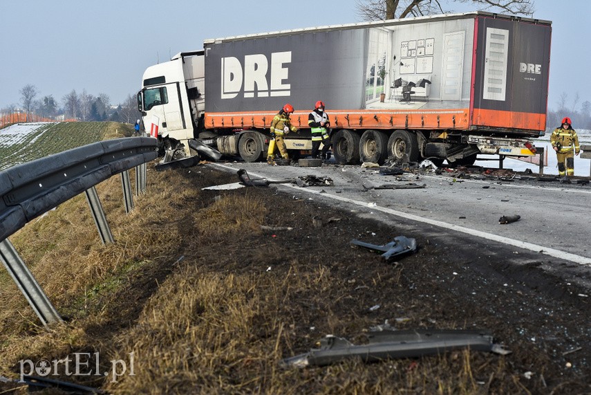 Groźny wypadek w Nowym Dworze Elbląskim. Droga nr 22 zablokowana! zdjęcie nr 236193