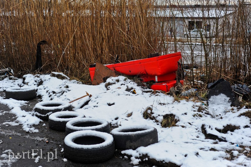 O śmieciach między drogą a rzeką zdjęcie nr 236309