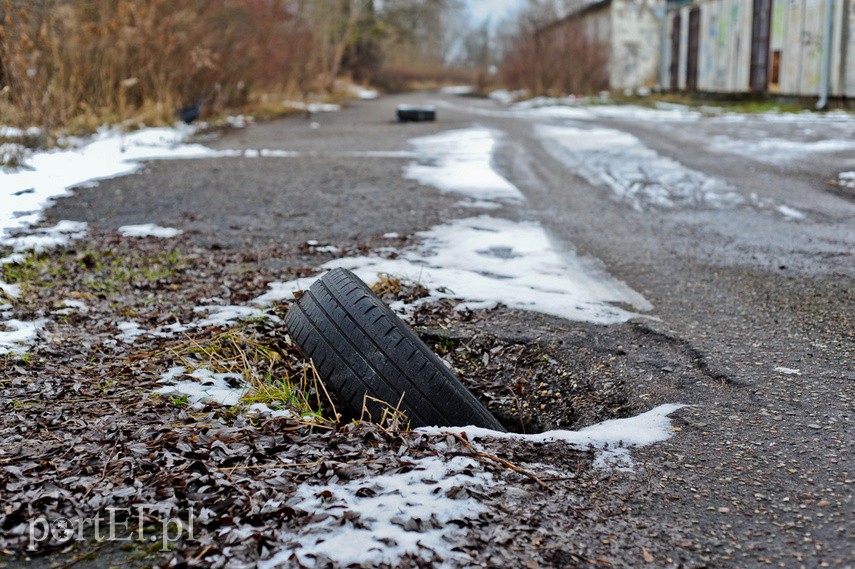 O śmieciach między drogą a rzeką zdjęcie nr 236304