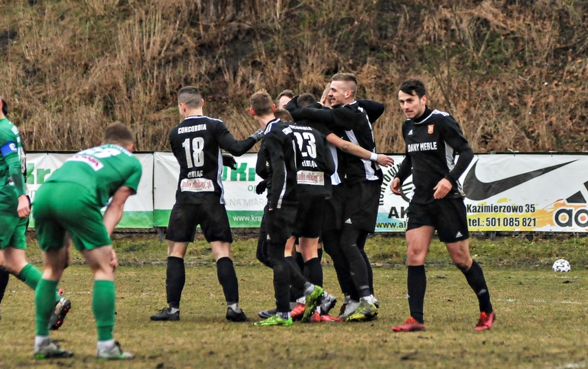 Zwycięstwo w drodze do utrzymania zdjęcie nr 236873