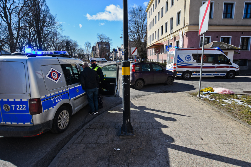 Potrącenie 32-latki na ul. Giermków zdjęcie nr 237080