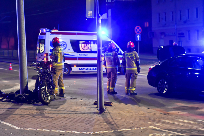 Zderzenie skutera z bmw na ul. Płk. Dąbka zdjęcie nr 237387