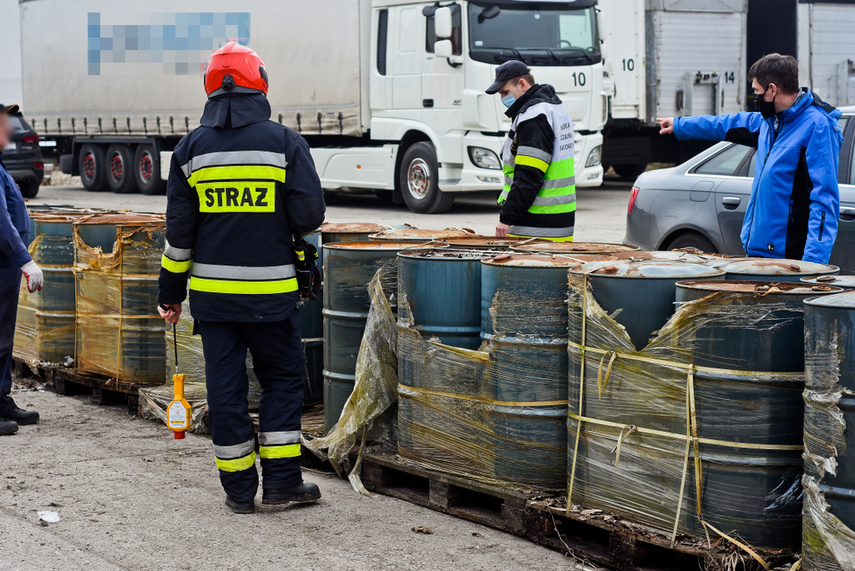 Problem z beczkami na Radomskiej zdjęcie nr 237442