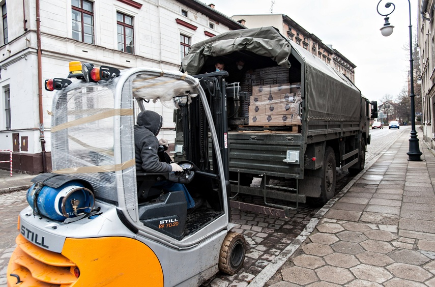 Z pomocą dla seniorów i osób bezdomnych zdjęcie nr 238040