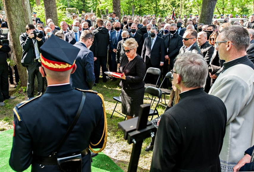 Ostatnie pożegnanie Jerzego Wilka. Obecni premier i prezes PiS zdjęcie nr 239961