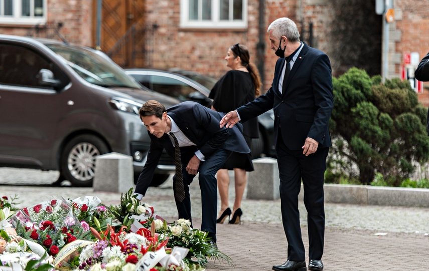 Ostatnie pożegnanie Jerzego Wilka. Obecni premier i prezes PiS zdjęcie nr 239920