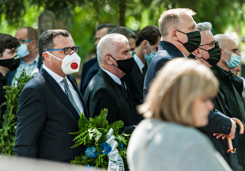 Ostatnie pożegnanie Jerzego Wilka. Obecni premier i prezes PiS zdjęcie nr 239953