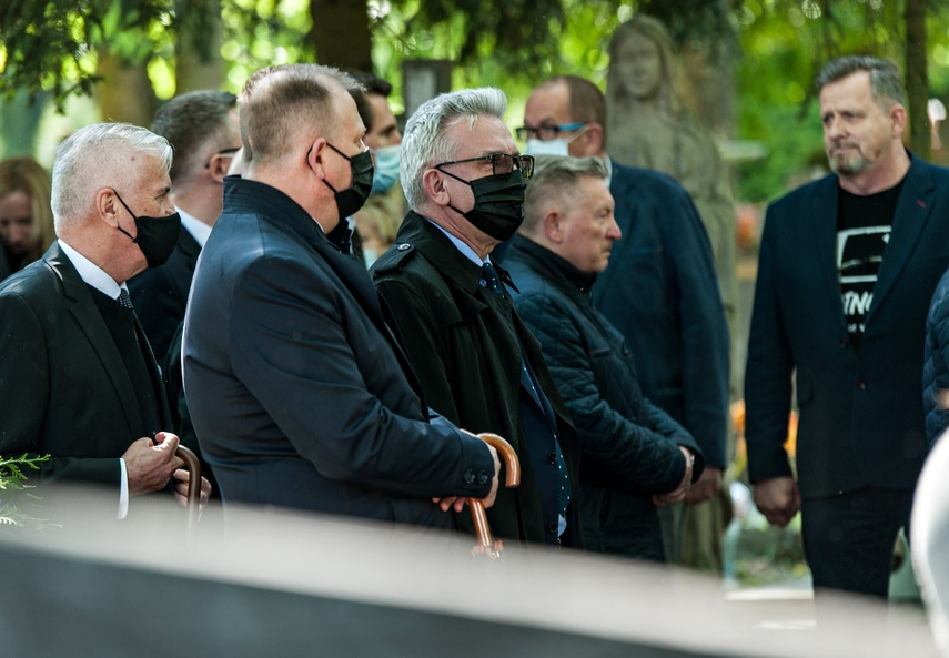Ostatnie pożegnanie Jerzego Wilka. Obecni premier i prezes PiS zdjęcie nr 239952