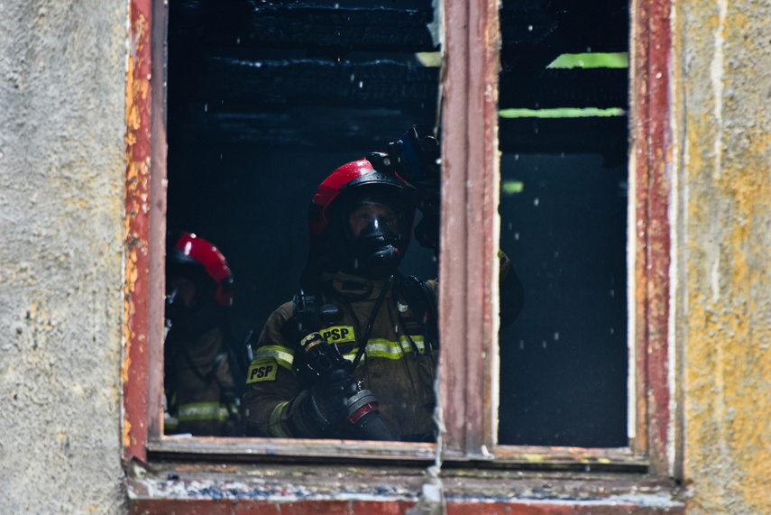 Pożar budynku usługowego na Zawadzie zdjęcie nr 240723