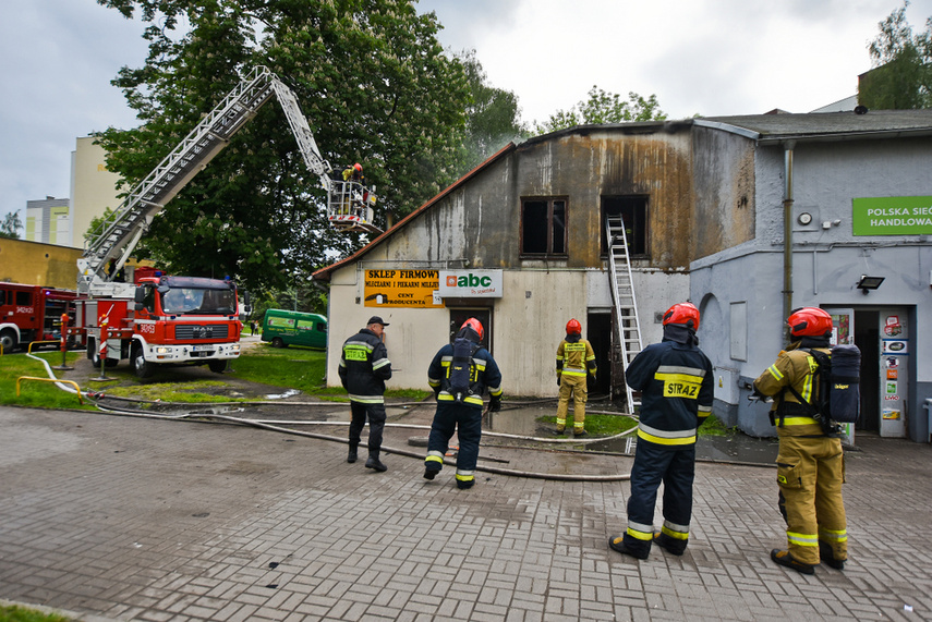 Pożar budynku usługowego na Zawadzie zdjęcie nr 240730