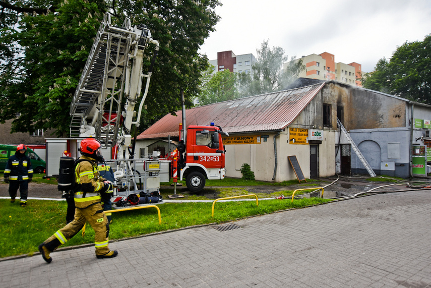 Pożar budynku usługowego na Zawadzie zdjęcie nr 240715