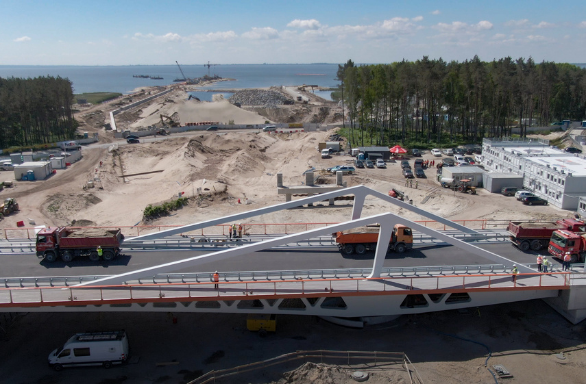 Pierwszy z mostów na Mierzei przechodzi próbne obciążenia zdjęcie nr 241269