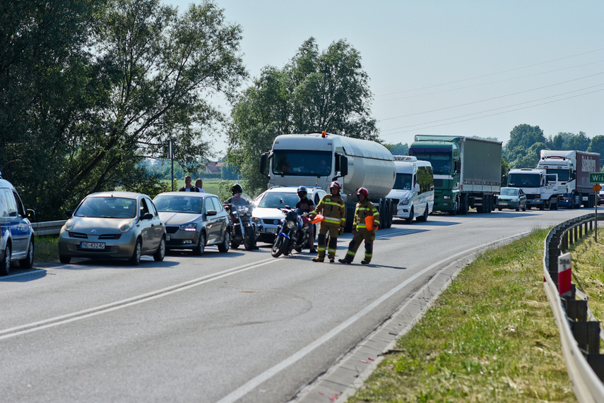 Trasa Elbląg-Malbork. Zderzenie trzech pojazdów na wiadukcie zdjęcie nr 242129