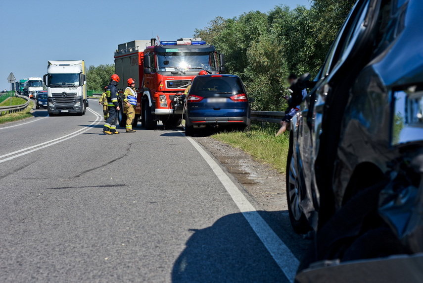 Trasa Elbląg-Malbork. Zderzenie trzech pojazdów na wiadukcie zdjęcie nr 242124