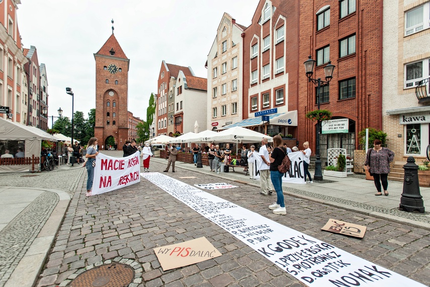"Ręce precz od Polski". Happening na Starym Mieście zdjęcie nr 243638
