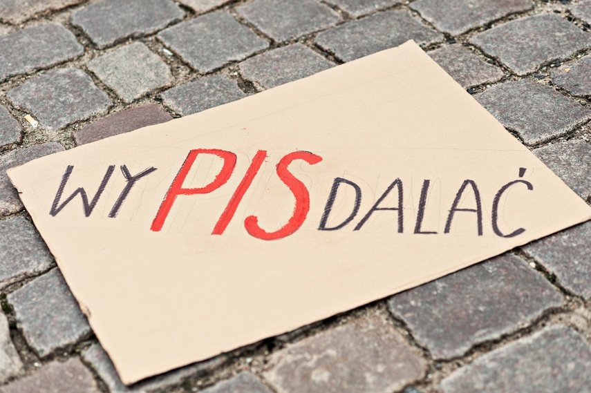 "Ręce precz od Polski". Happening na Starym Mieście zdjęcie nr 243637