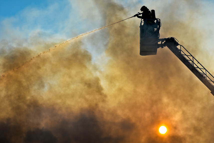 Pożar lakierni przy Grochowskiej zdjęcie nr 243776