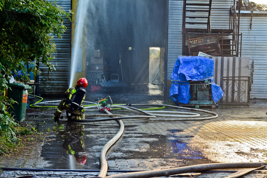 Pożar lakierni przy Grochowskiej zdjęcie nr 243758