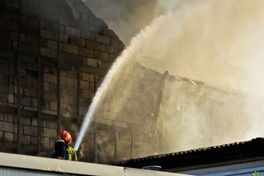 Pożar lakierni przy Grochowskiej zdjęcie nr 243751