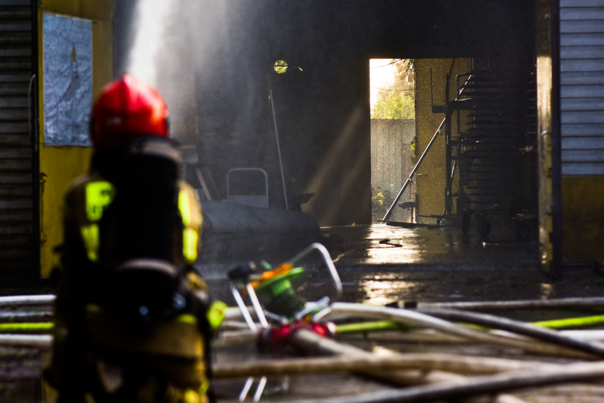 Pożar lakierni przy Grochowskiej zdjęcie nr 243764