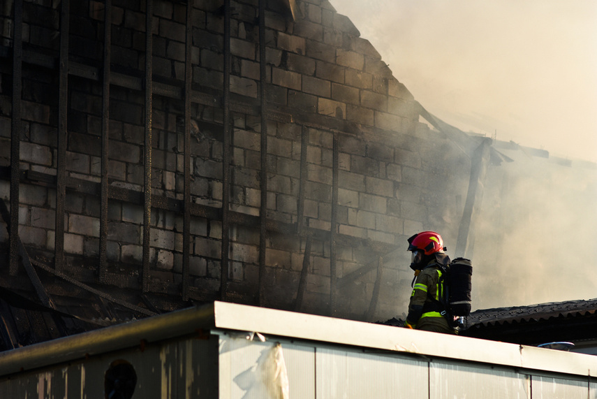 Pożar lakierni przy Grochowskiej zdjęcie nr 243783