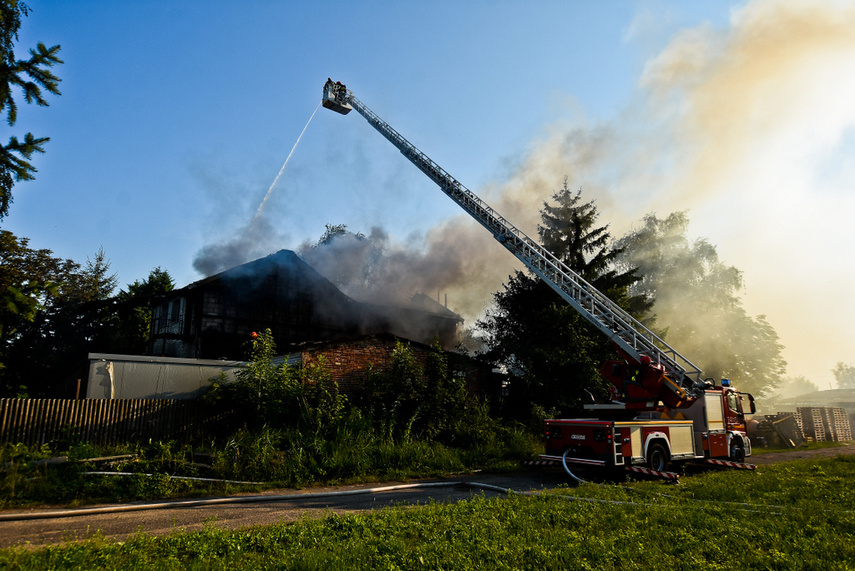 Pożar lakierni przy Grochowskiej zdjęcie nr 243781