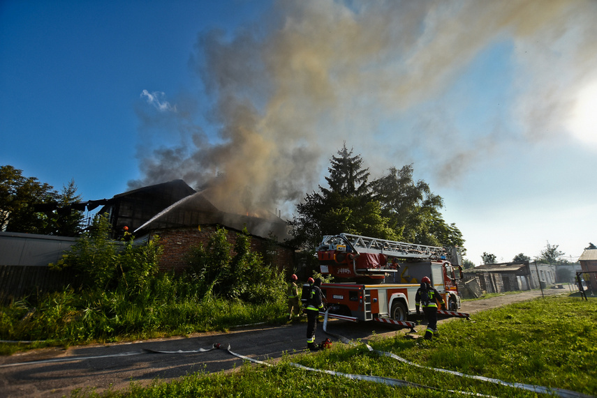 Pożar lakierni przy Grochowskiej zdjęcie nr 243748
