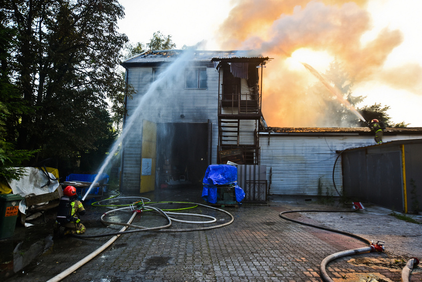 Pożar lakierni przy Grochowskiej zdjęcie nr 243761