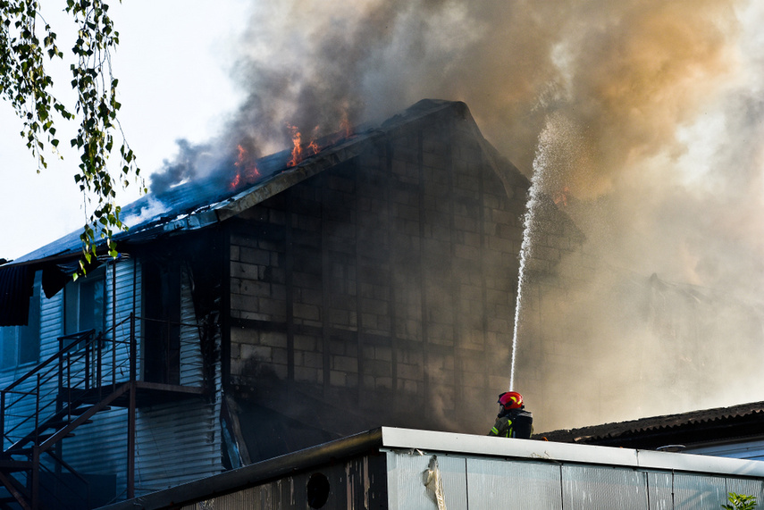 Pożar lakierni przy Grochowskiej zdjęcie nr 243741