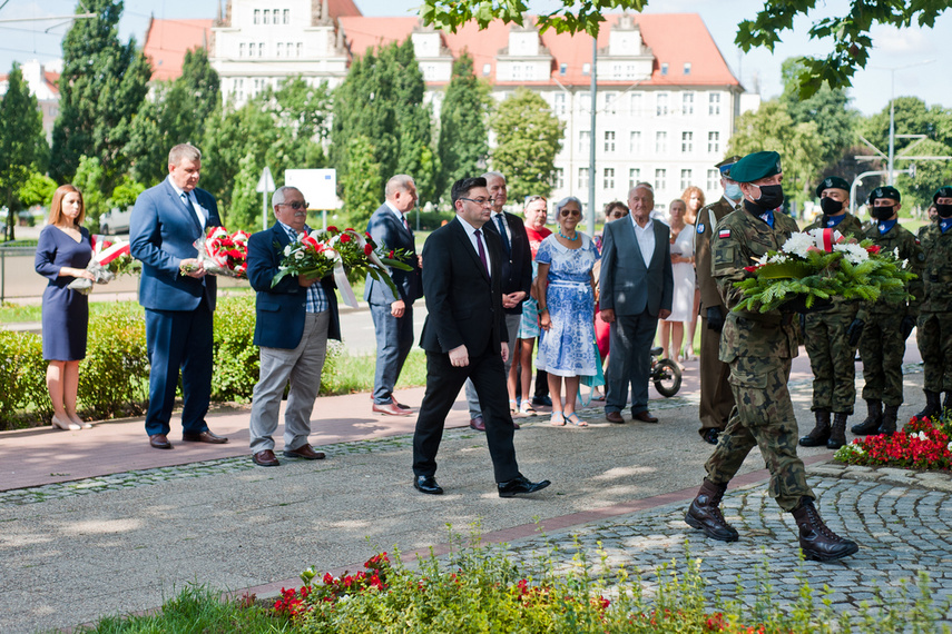 Pamiętają o ofiarach zbrodni wołyńskiej zdjęcie nr 244131