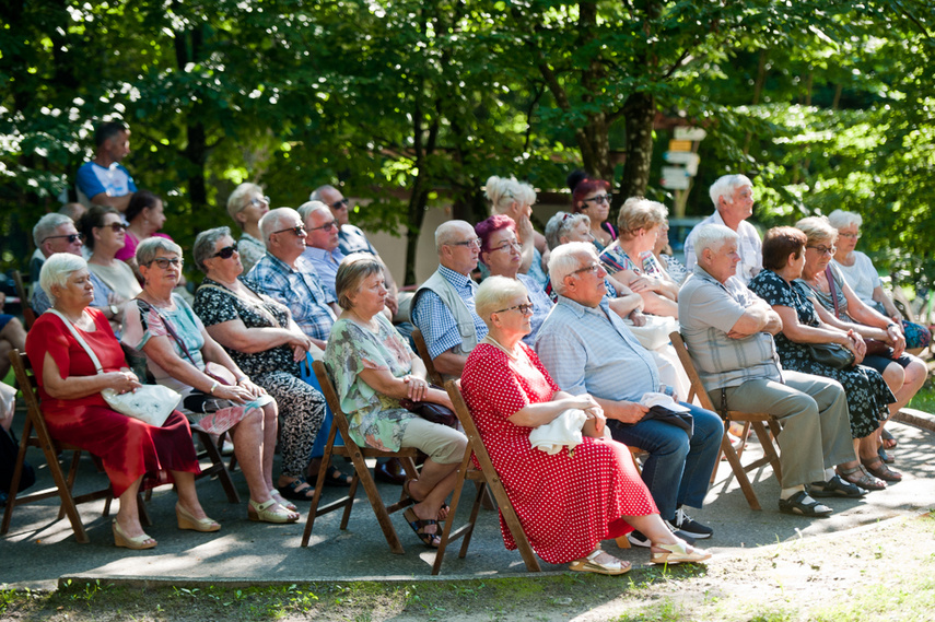 Mistrz ceremonii tym razem „Bez pestek.” zdjęcie nr 244141