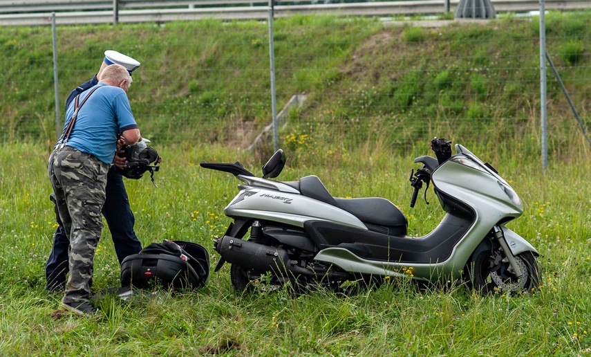 Wypadek 79-latka w Kazimierzowie zdjęcie nr 244170