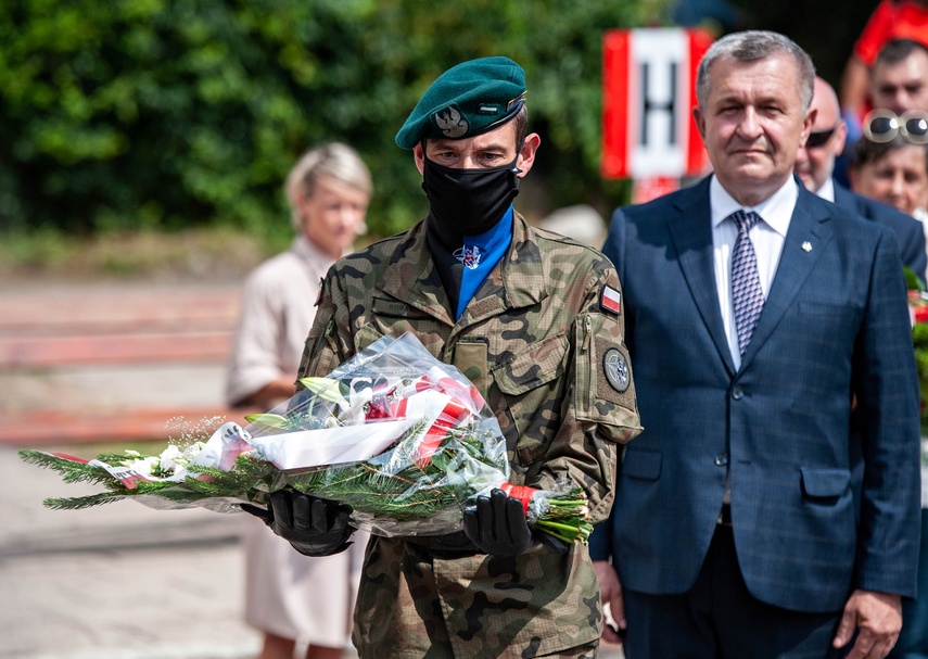 Uczcili pamięć ofiar stalinizmu zdjęcie nr 244295