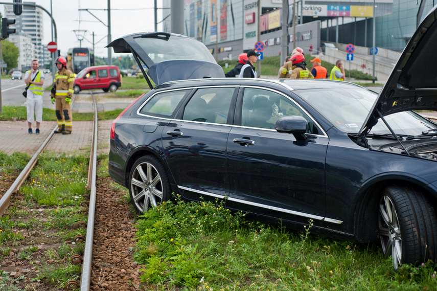 Zderzenie citroena z volvo na ul. Węgrowskiej zdjęcie nr 245014