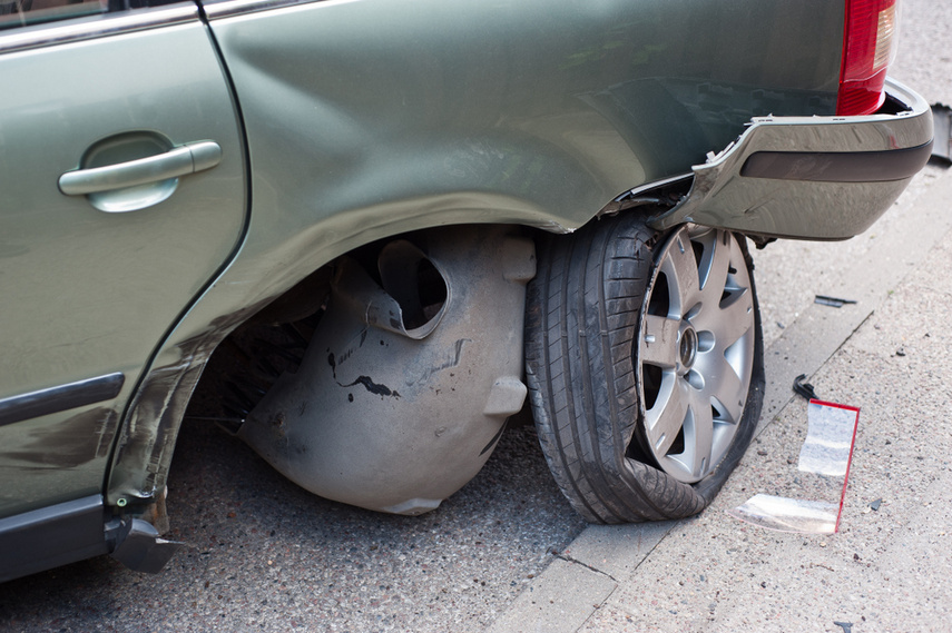 Zderzenie dwóch volkswagenów na ul. Beniowskiego, jeden z kierowców został zatrzymany zdjęcie nr 245108