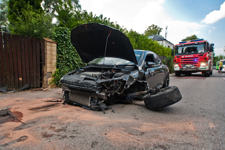 Zderzenie dwóch volkswagenów na ul. Beniowskiego, jeden z kierowców został zatrzymany zdjęcie nr 245119