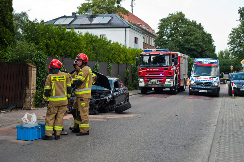 Zderzenie dwóch volkswagenów na ul. Beniowskiego, jeden z kierowców został zatrzymany zdjęcie nr 245120