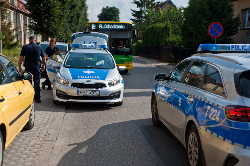 Zderzenie dwóch volkswagenów na ul. Beniowskiego, jeden z kierowców został zatrzymany zdjęcie nr 245125