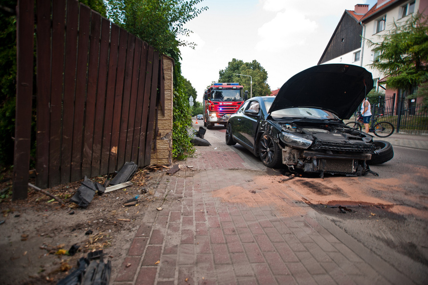 Zderzenie dwóch volkswagenów na ul. Beniowskiego, jeden z kierowców został zatrzymany zdjęcie nr 245118