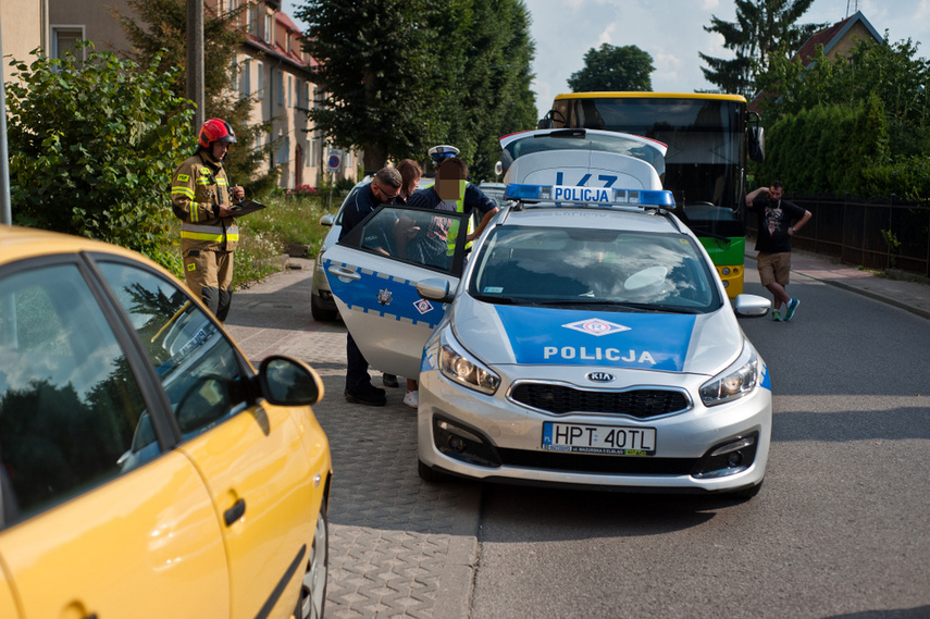 Zderzenie dwóch volkswagenów na ul. Beniowskiego, jeden z kierowców został zatrzymany zdjęcie nr 245126