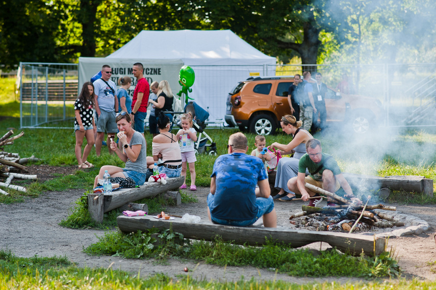 Biesiadowali na polanie w Bażantarni zdjęcie nr 245374