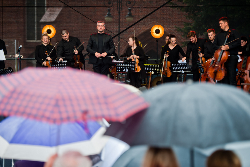 Porcja muzyki, kawałek filmu, szczypta miłości... zdjęcie nr 247004