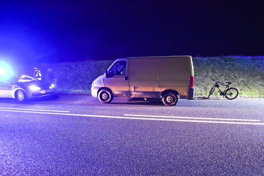 Potrącenie rowerzystki przez kierowcę vana zdjęcie nr 247652