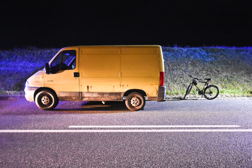 Potrącenie rowerzystki przez kierowcę vana zdjęcie nr 247653