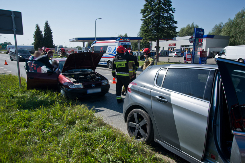 Spowodował kolizję 3 aut i odjechał zdjęcie nr 247791