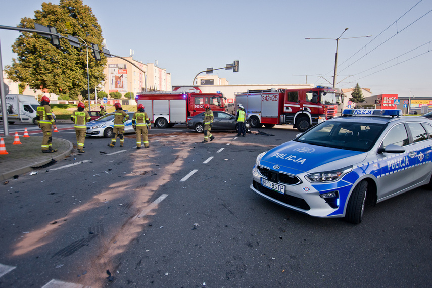 Wypadek na płk. Dąbka. Utrudnienia w ruchu zdjęcie nr 248074