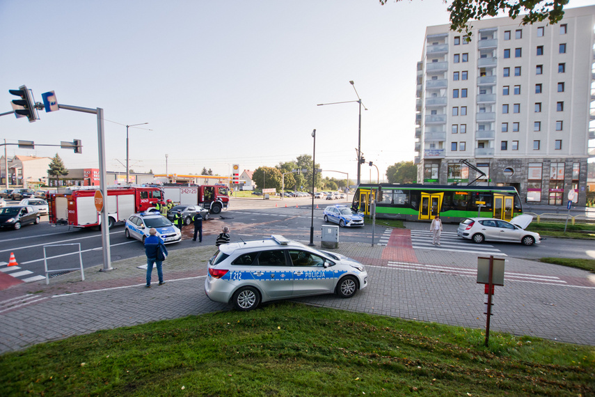 Wypadek na płk. Dąbka. Utrudnienia w ruchu zdjęcie nr 248084