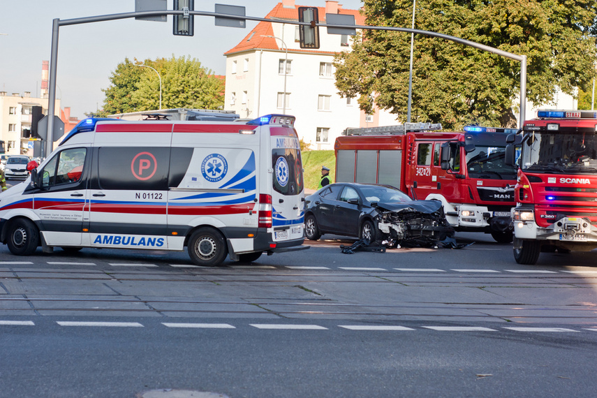 Wypadek na płk. Dąbka. Utrudnienia w ruchu zdjęcie nr 248072