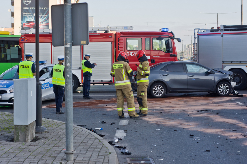 Wypadek na płk. Dąbka. Utrudnienia w ruchu zdjęcie nr 248080